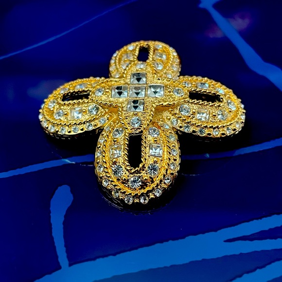 ST. JOHN Vintage Brooch Pin - Picture 5 of 7